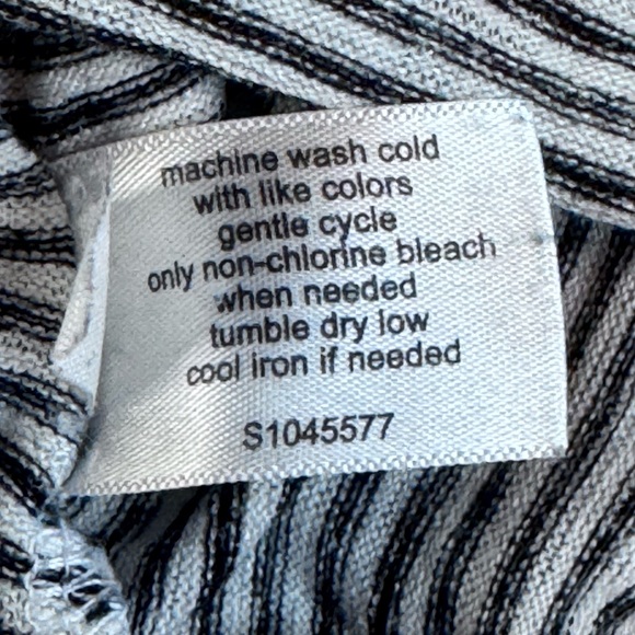 Lane Bryant Striped Pocket Tee Size 26/28 Black White Short Sleeve Top - Picture 9 of 10